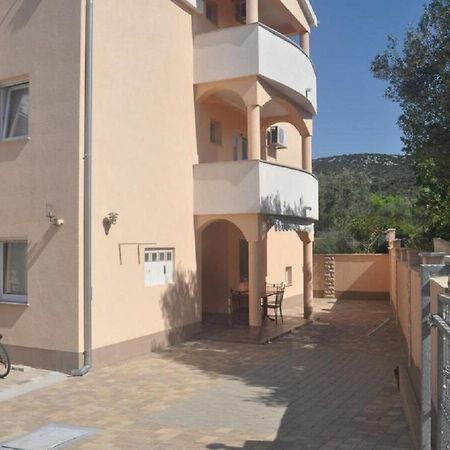 Vinišće Apartments Antonija - Fitness מראה חיצוני תמונה
