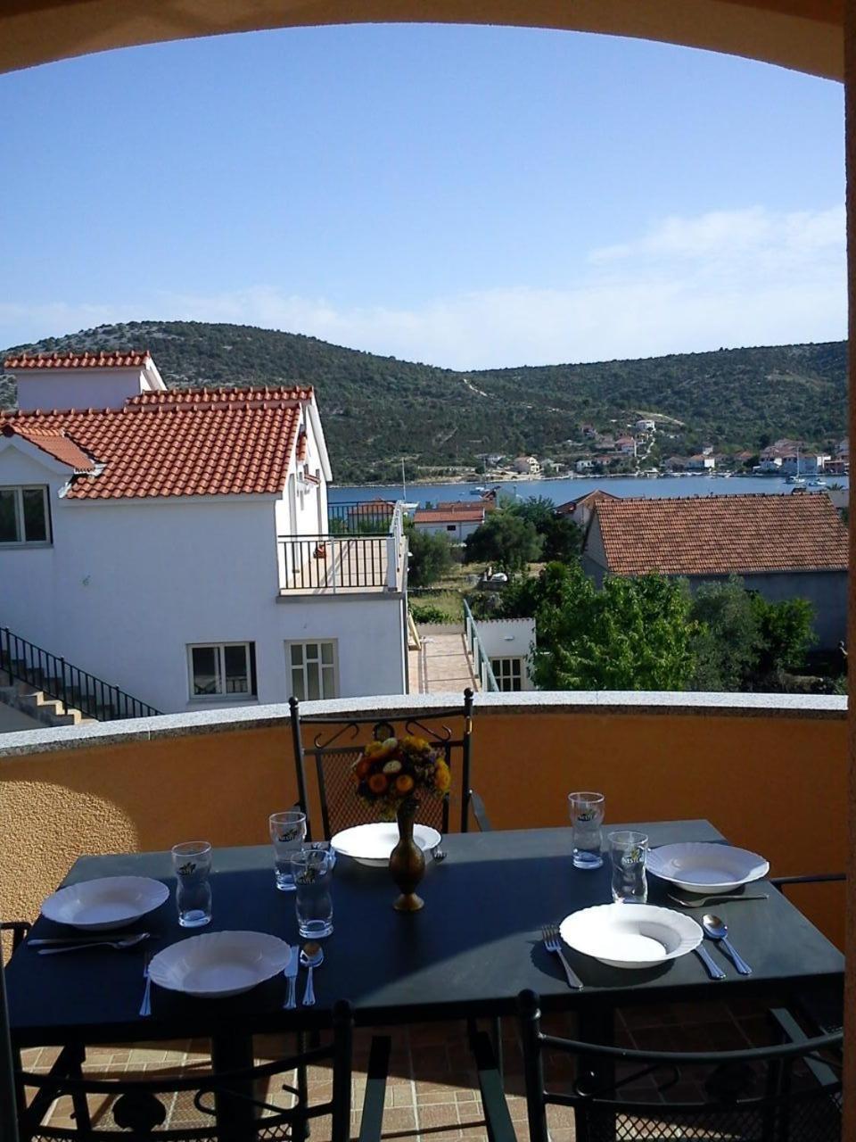 Vinišće Apartments Antonija - Fitness מראה חיצוני תמונה